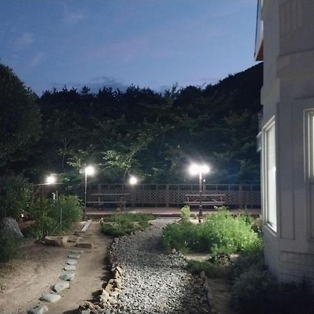 White House Hotel Namhae Eksteriør billede