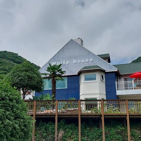 White House Hotel Namhae Eksteriør billede
