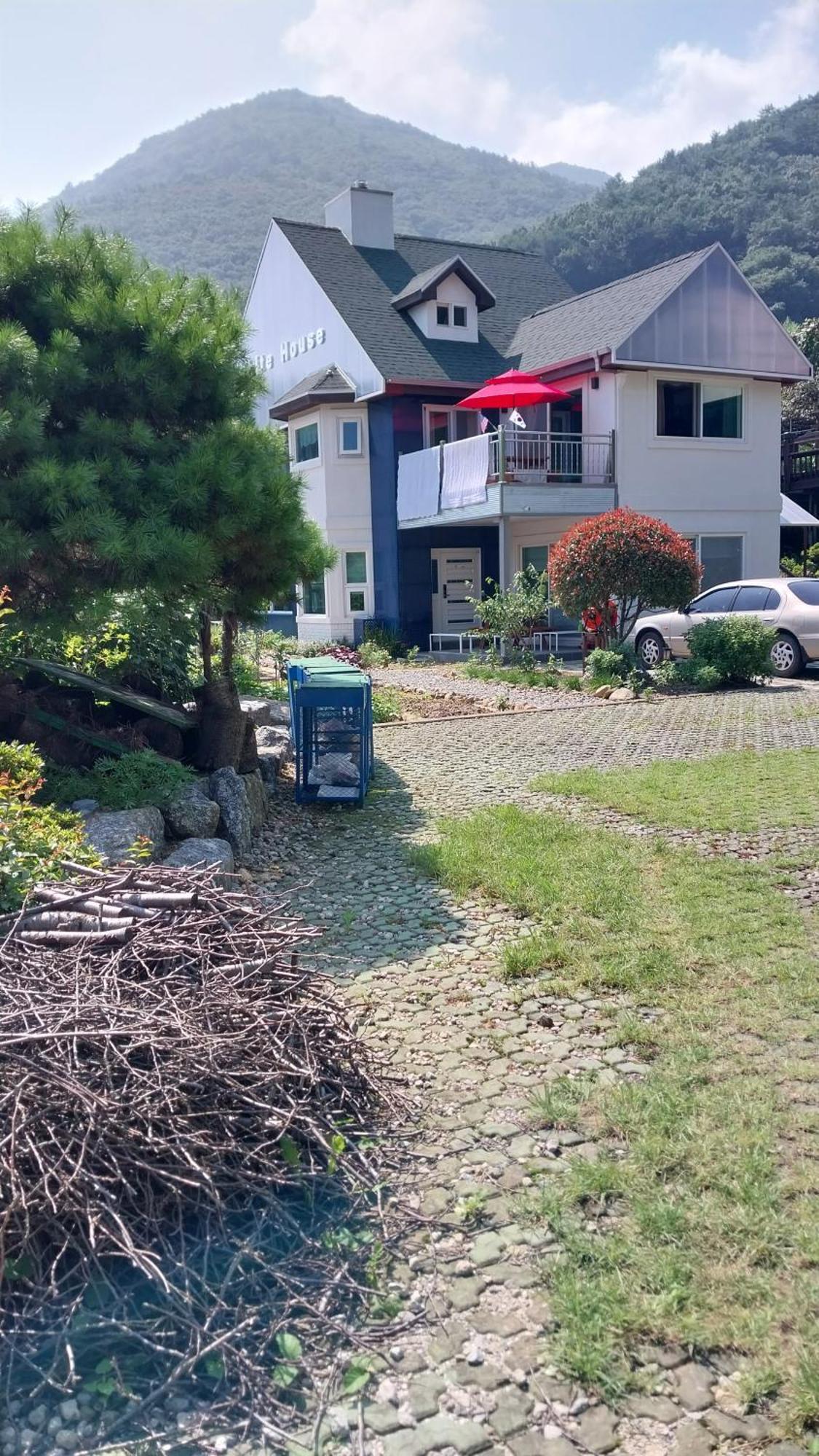 White House Hotel Namhae Eksteriør billede